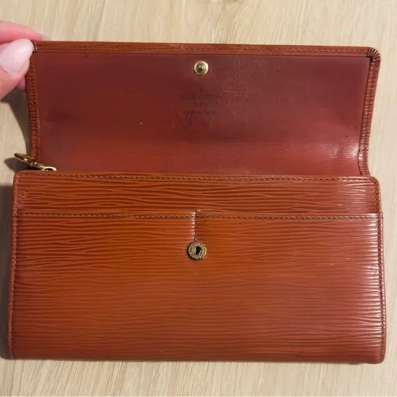 💎💎✨✨Louis Vuitton Epi Leather Wallet – Elegant & Timeless✨✨💎💎